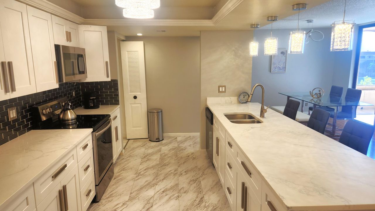 For Rent: $5,200 (2 beds, 2 baths, 1175 Square Feet)