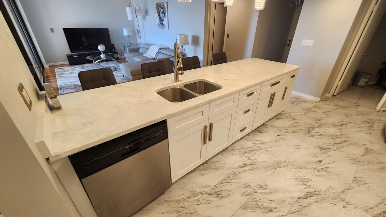 For Rent: $5,200 (2 beds, 2 baths, 1175 Square Feet)