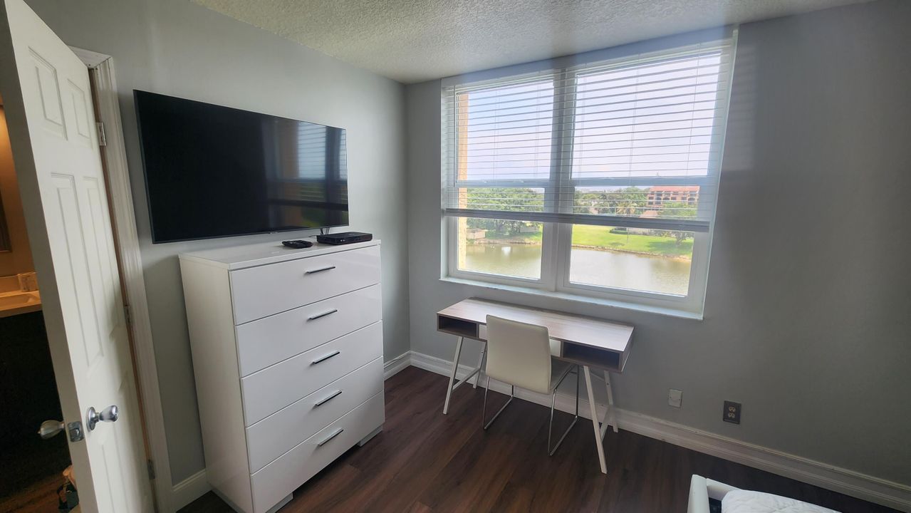 For Rent: $5,200 (2 beds, 2 baths, 1175 Square Feet)