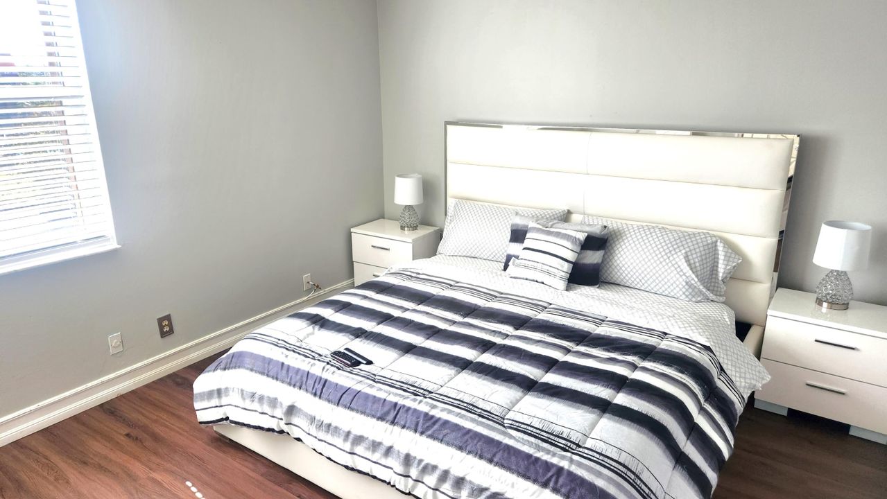 For Rent: $5,200 (2 beds, 2 baths, 1175 Square Feet)