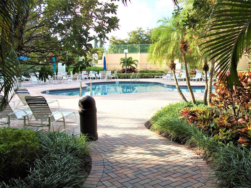 For Rent: $5,200 (2 beds, 2 baths, 1175 Square Feet)