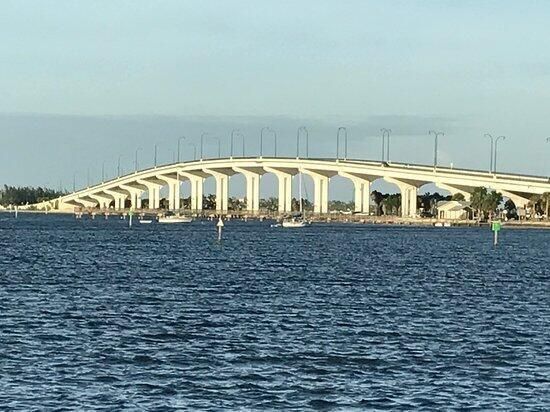 For Sale: $349,900 (3 beds, 2 baths, 1582 Square Feet)