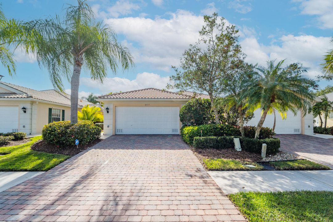 For Sale: $474,900 (2 beds, 2 baths, 1526 Square Feet)