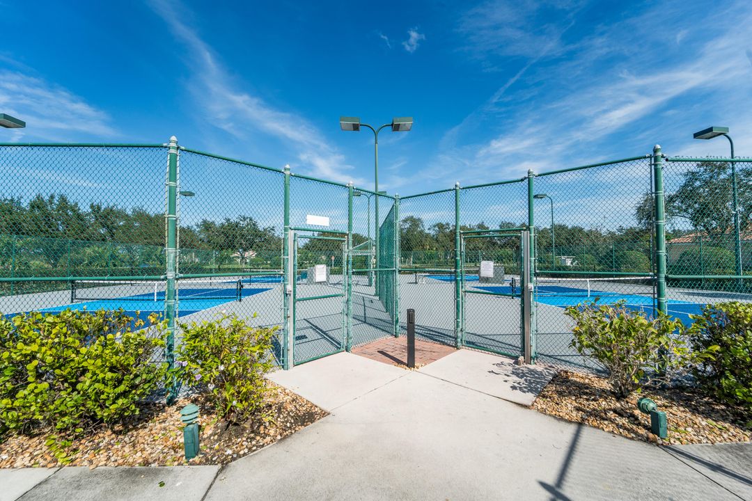 For Sale: $474,900 (2 beds, 2 baths, 1526 Square Feet)