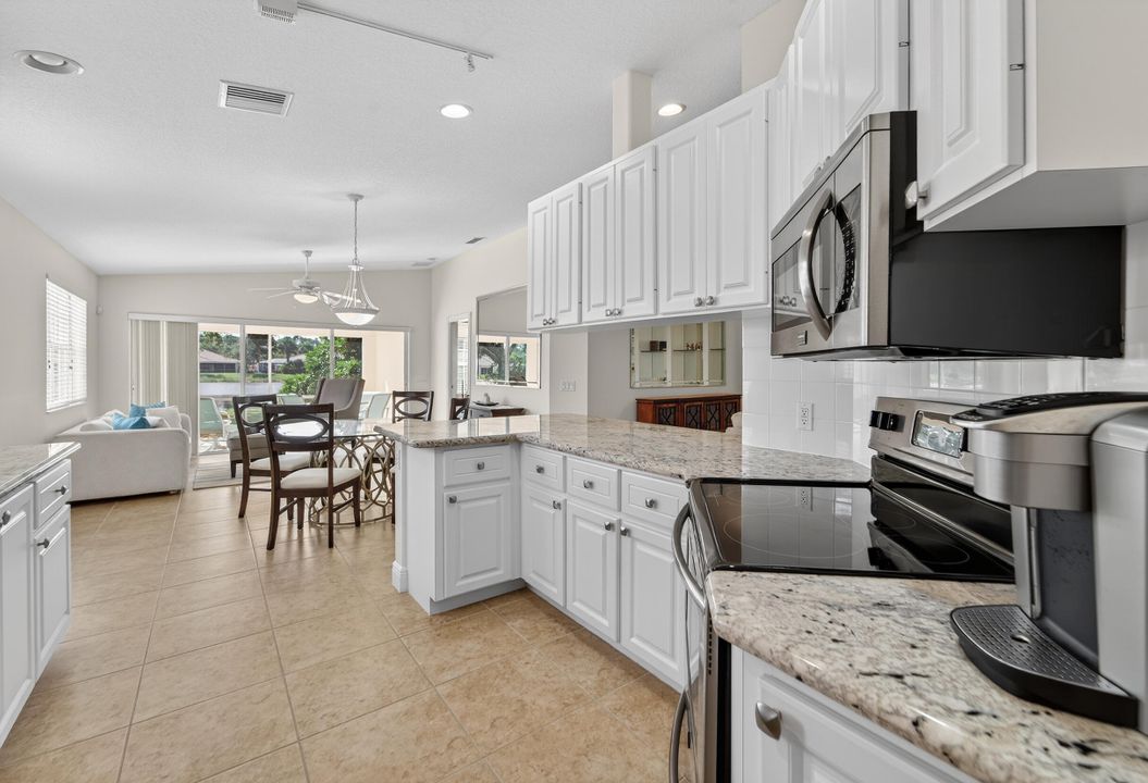 For Sale: $474,900 (2 beds, 2 baths, 1526 Square Feet)