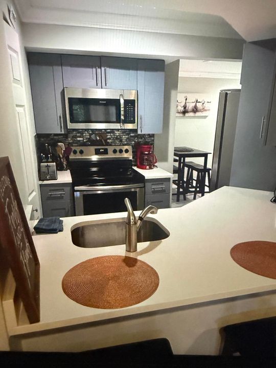 For Rent: $4,000 (2 beds, 2 baths, 1097 Square Feet)