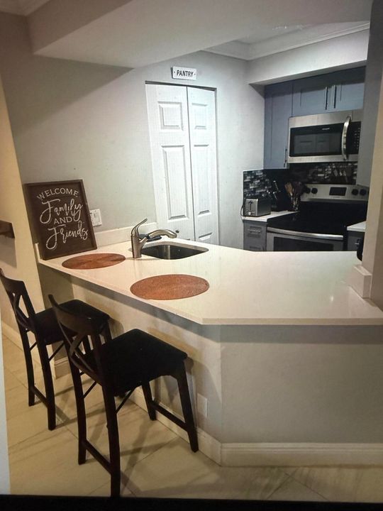For Rent: $4,000 (2 beds, 2 baths, 1097 Square Feet)
