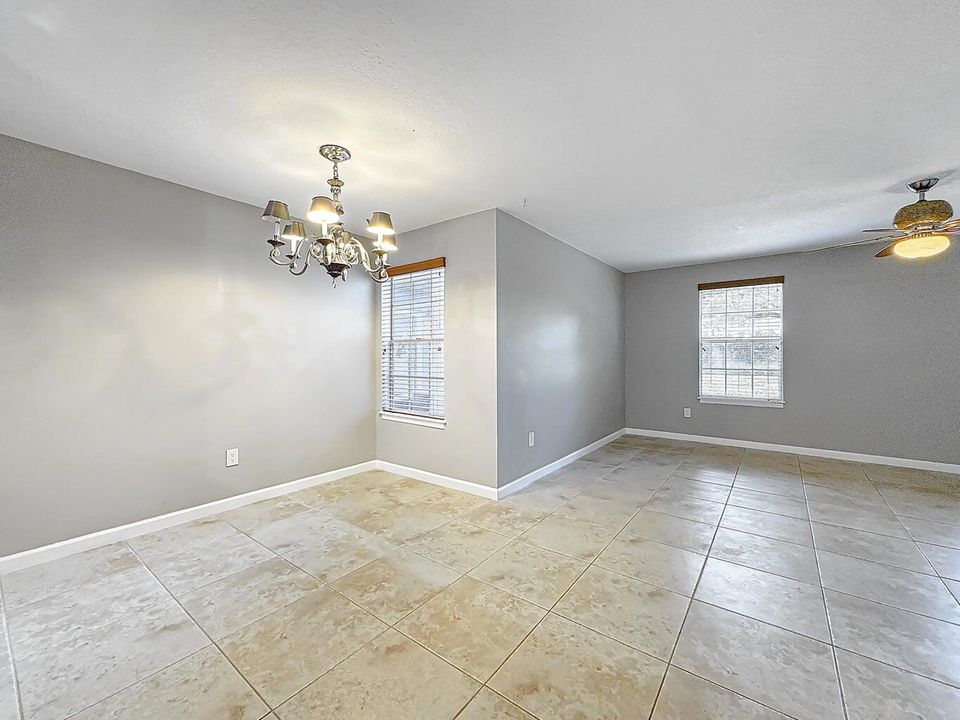 For Sale: $209,900 (1 beds, 1 baths, 696 Square Feet)