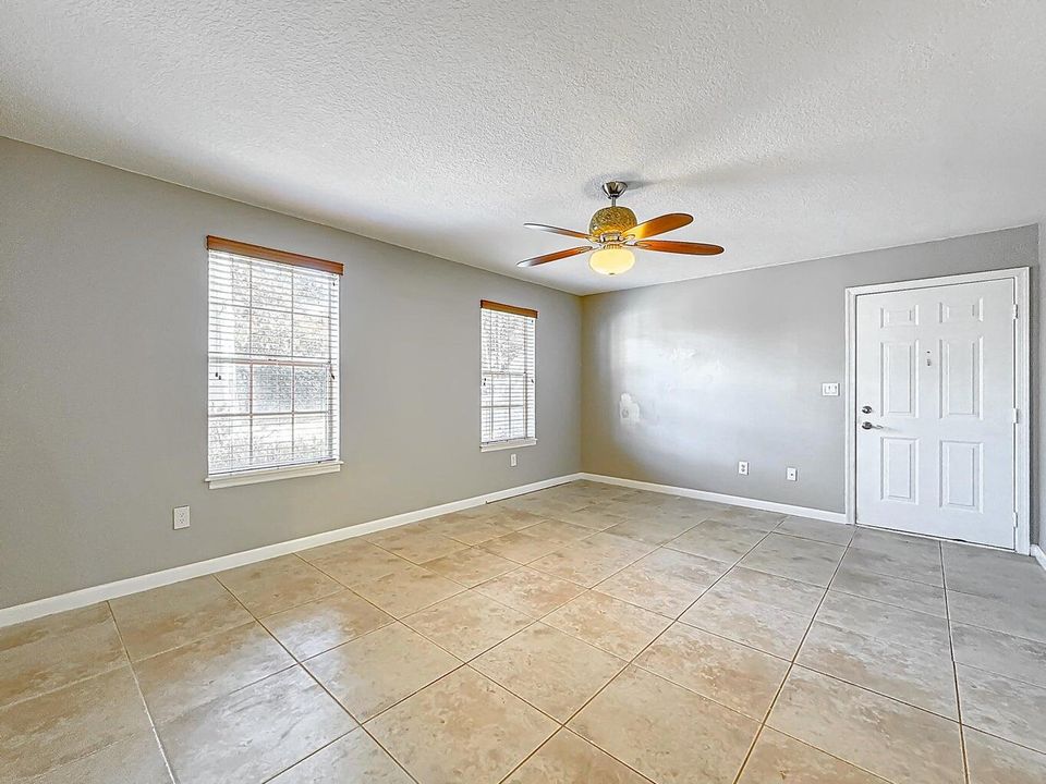 For Sale: $209,900 (1 beds, 1 baths, 696 Square Feet)