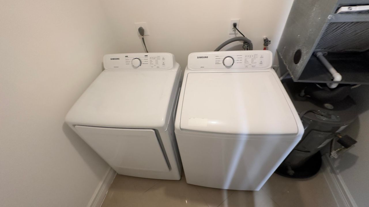 For Rent: $2,195 (3 beds, 1 baths, 1220 Square Feet)