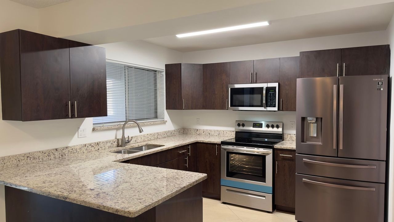 For Rent: $2,195 (3 beds, 1 baths, 1220 Square Feet)