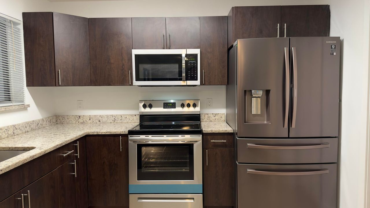 For Rent: $2,195 (3 beds, 1 baths, 1220 Square Feet)