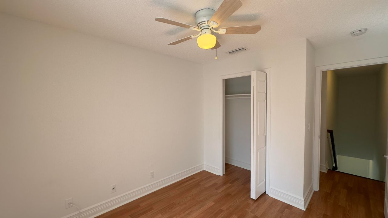 For Rent: $2,195 (3 beds, 1 baths, 1220 Square Feet)