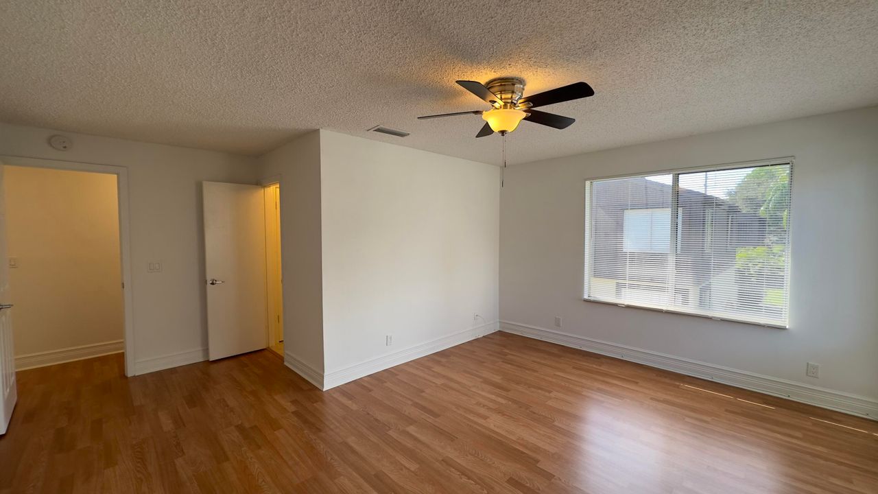 For Rent: $2,195 (3 beds, 1 baths, 1220 Square Feet)