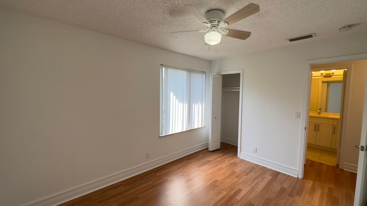 For Rent: $2,195 (3 beds, 1 baths, 1220 Square Feet)