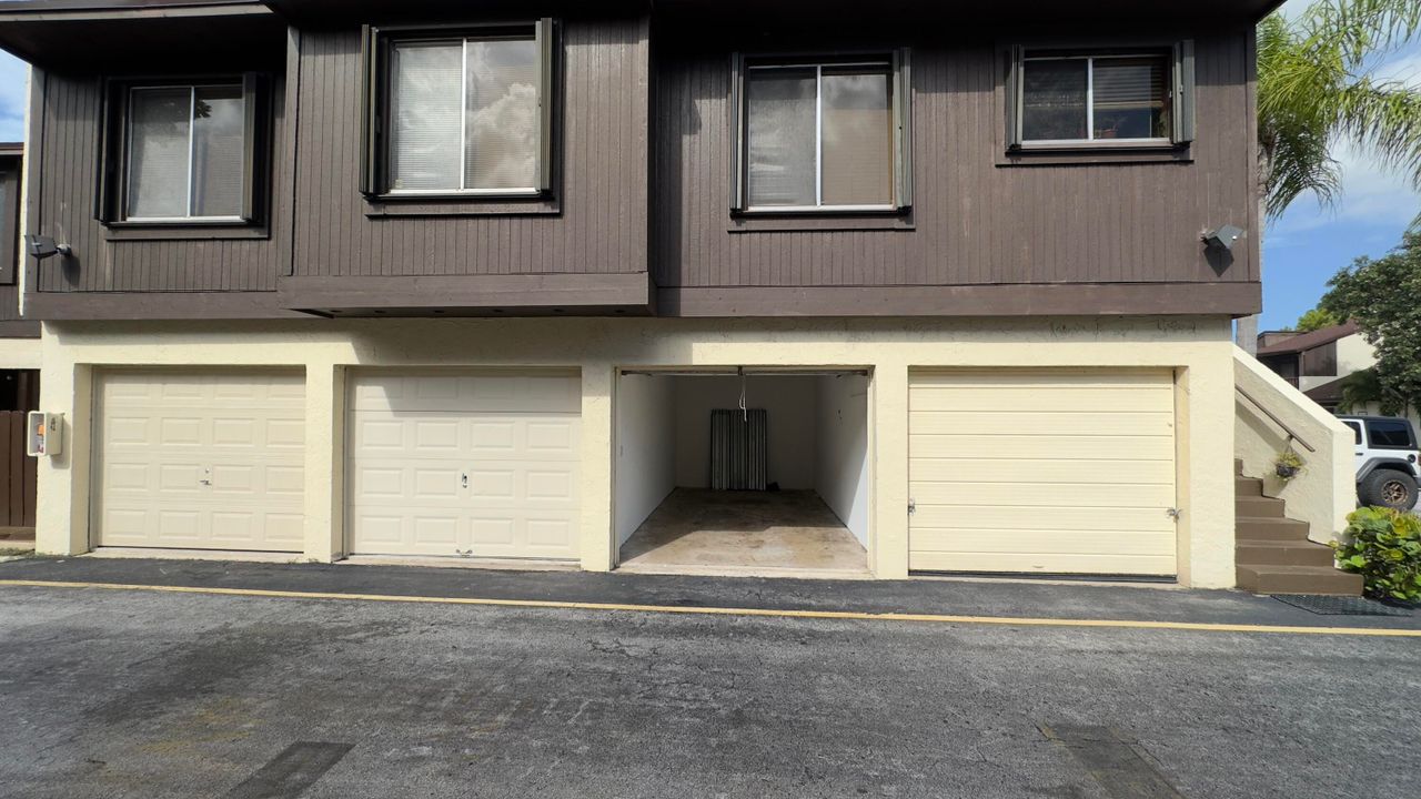 For Rent: $2,195 (3 beds, 1 baths, 1220 Square Feet)