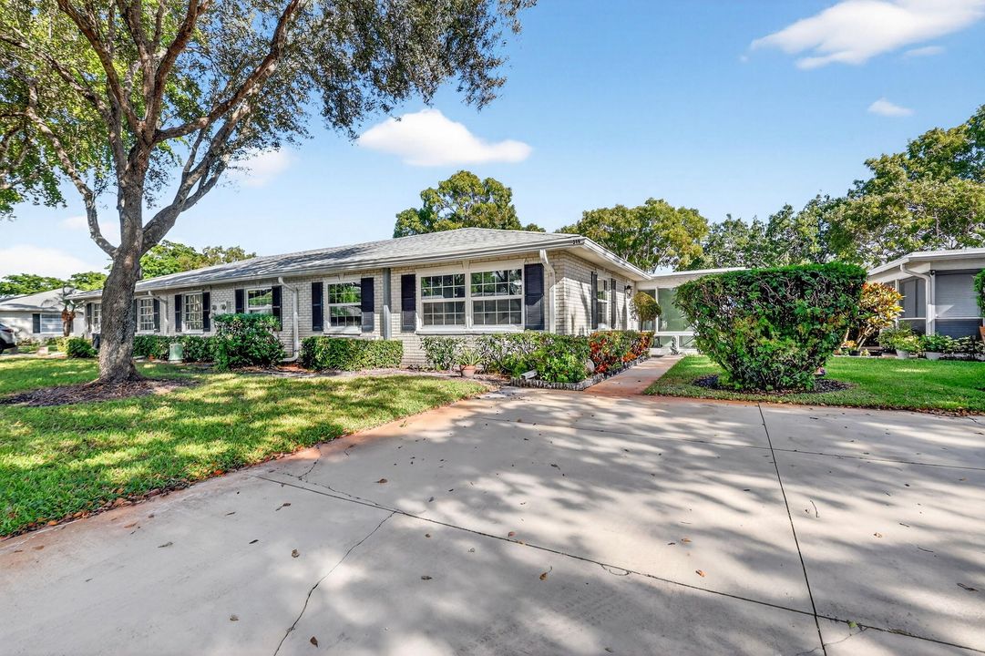 For Sale: $249,000 (2 beds, 2 baths, 1238 Square Feet)