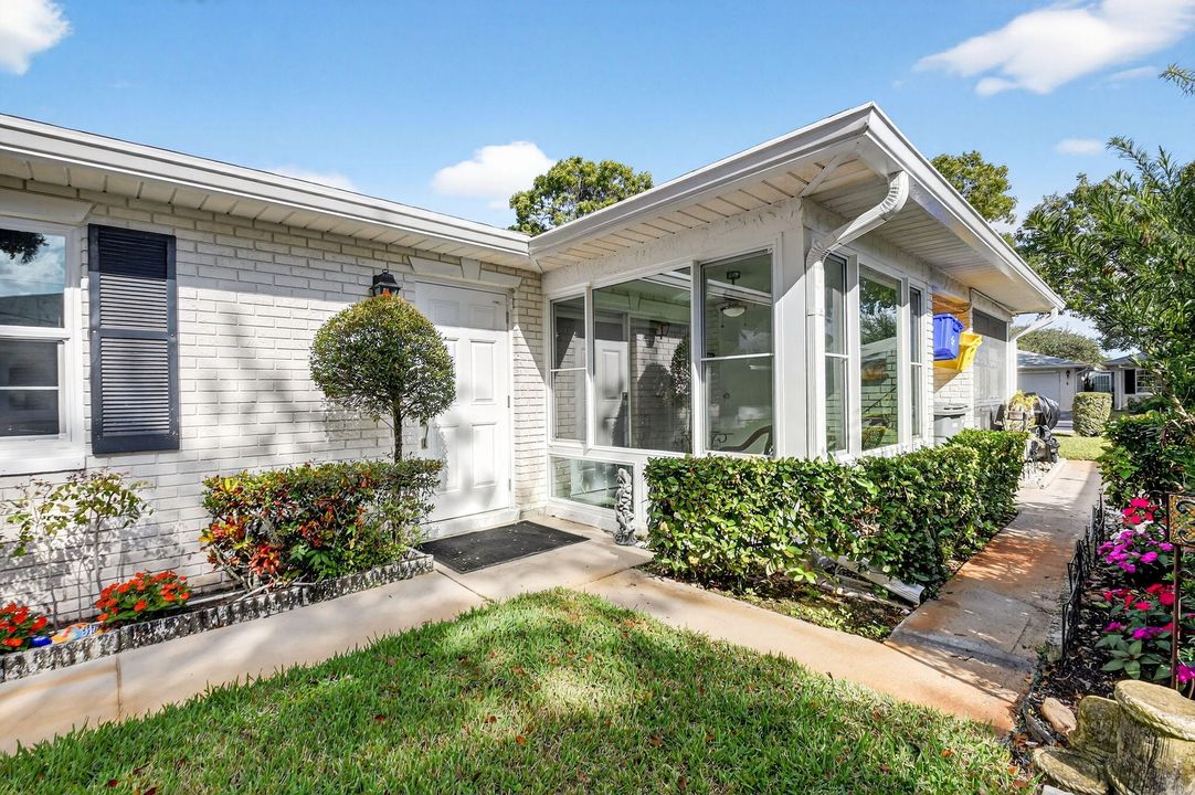 For Sale: $249,000 (2 beds, 2 baths, 1238 Square Feet)