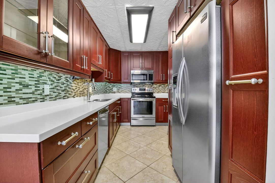 For Sale: $249,000 (2 beds, 2 baths, 1238 Square Feet)
