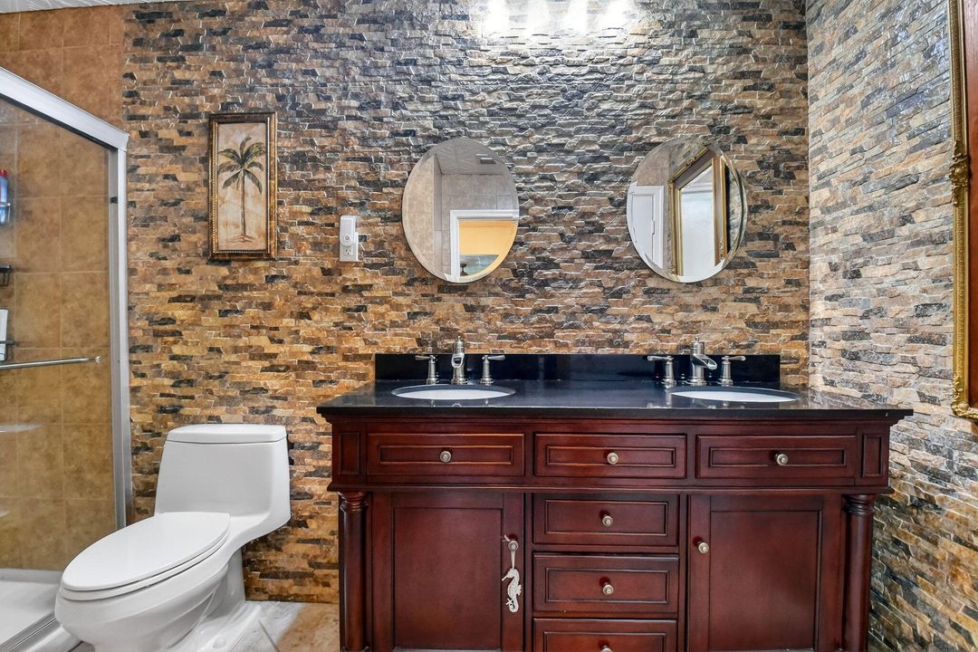 For Sale: $249,000 (2 beds, 2 baths, 1238 Square Feet)