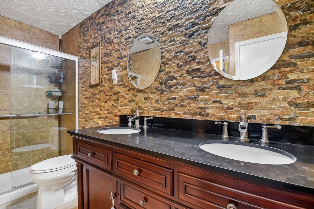 For Sale: $249,000 (2 beds, 2 baths, 1238 Square Feet)