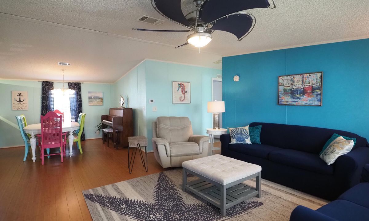 На продажу: $144,500 (3 спален, 2 ванн, 1134 Квадратных фут)