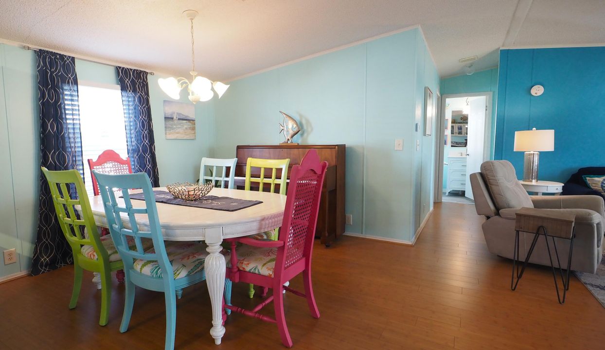 На продажу: $144,500 (3 спален, 2 ванн, 1134 Квадратных фут)