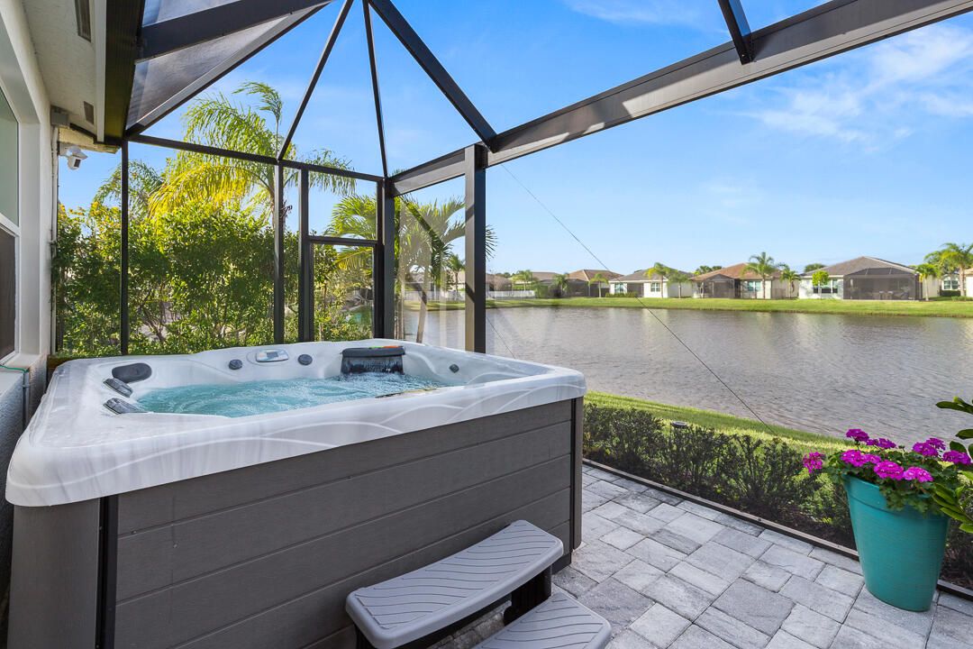 En Venta: $499,999 (2 camas, 2 baños, 1599 Pies cuadrados)