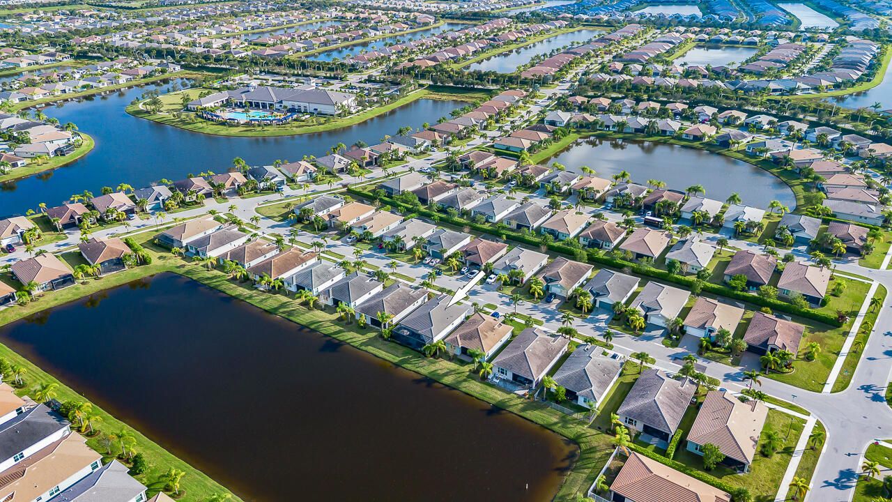 En Venta: $499,999 (2 camas, 2 baños, 1599 Pies cuadrados)