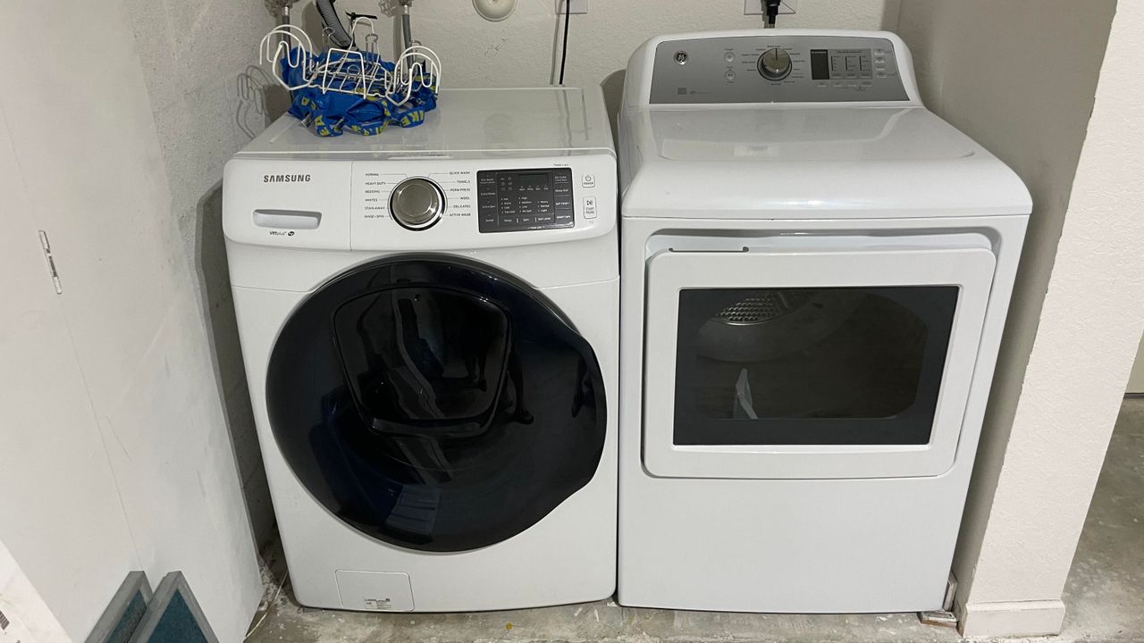 For Rent: $2,795 (3 beds, 2 baths, 1478 Square Feet)