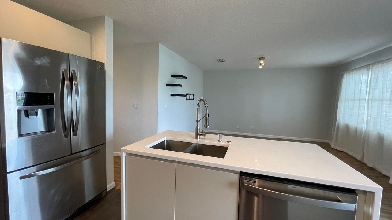 For Rent: $2,795 (3 beds, 2 baths, 1478 Square Feet)