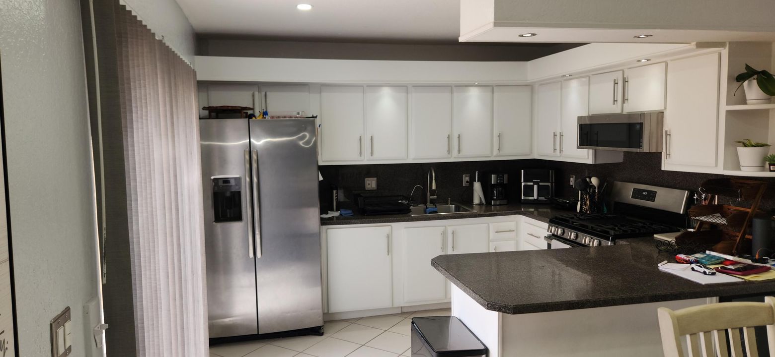 For Sale: $325,000 (2 beds, 2 baths, 1368 Square Feet)