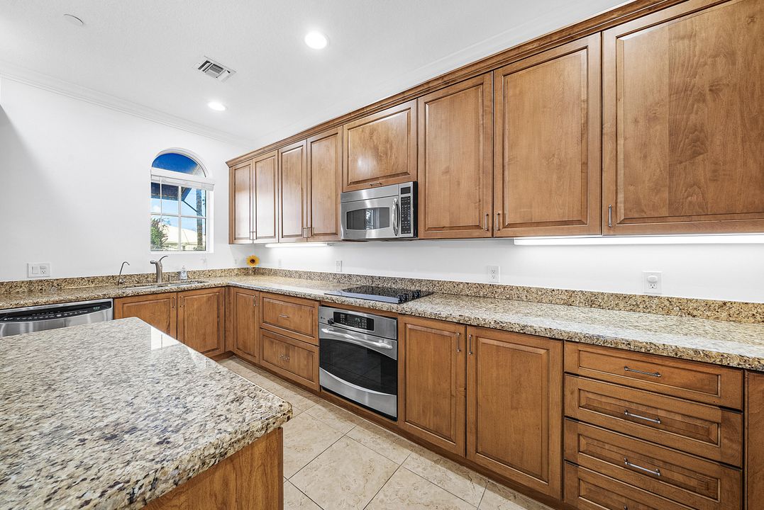 待售: $799,000 (3 贝兹, 3 浴室, 2562 平方英尺)