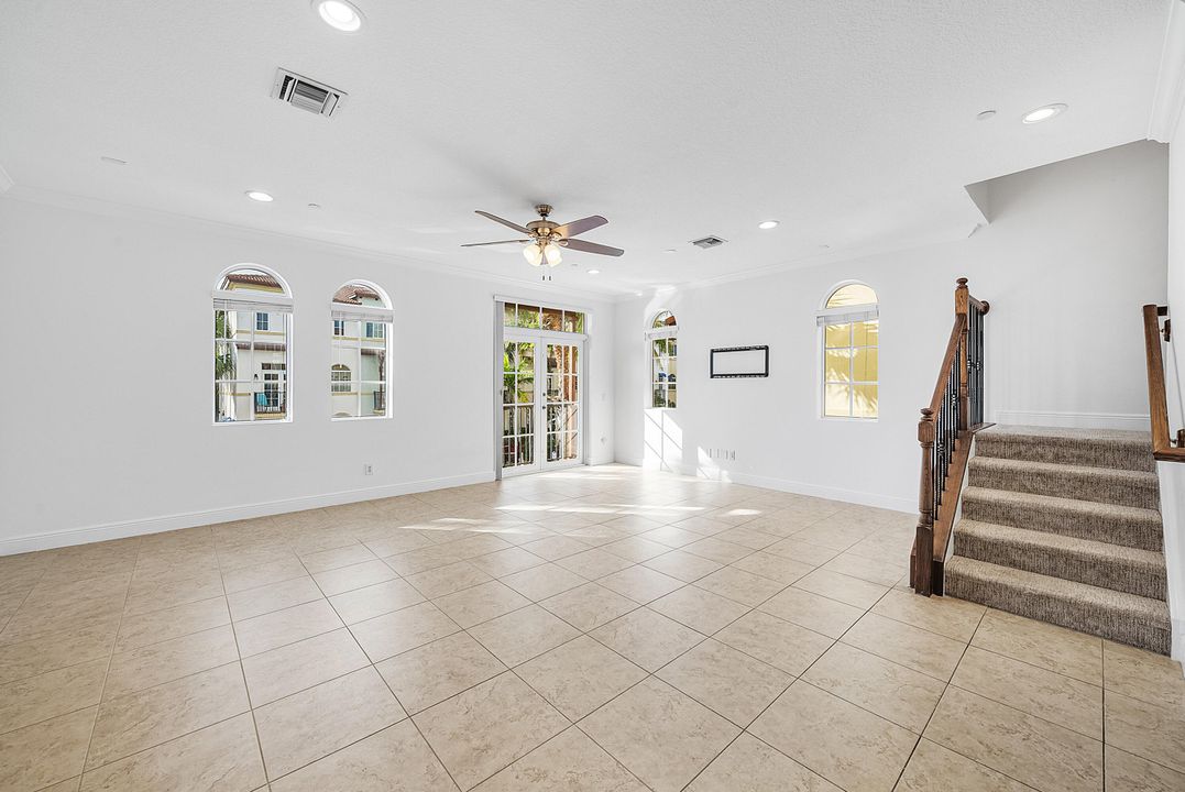 待售: $799,000 (3 贝兹, 3 浴室, 2562 平方英尺)