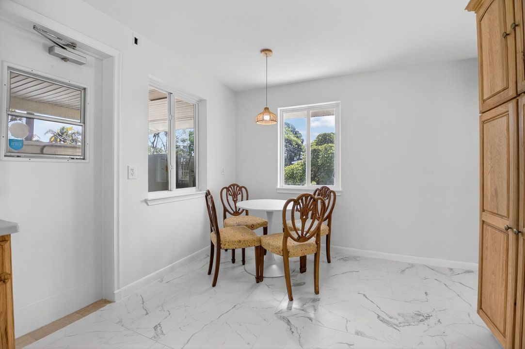 Active With Contract: $595,000 (3 beds, 2 baths, 1184 Square Feet)