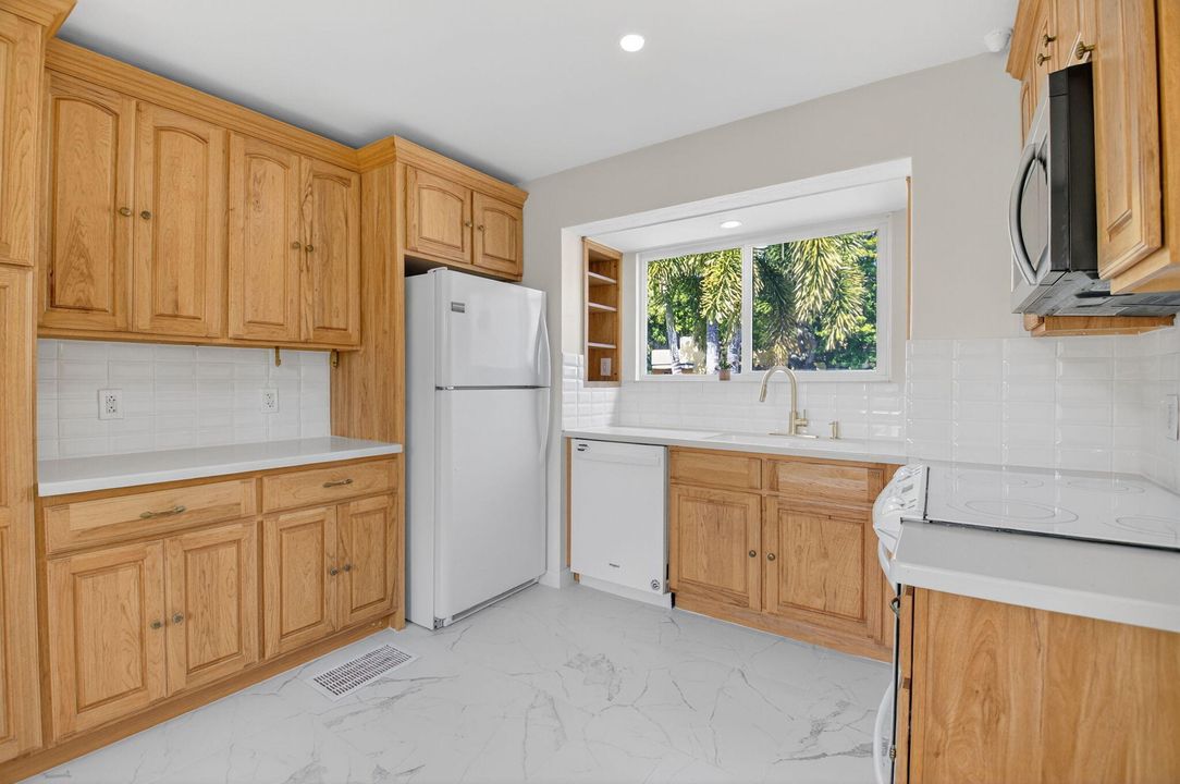 Active With Contract: $595,000 (3 beds, 2 baths, 1184 Square Feet)