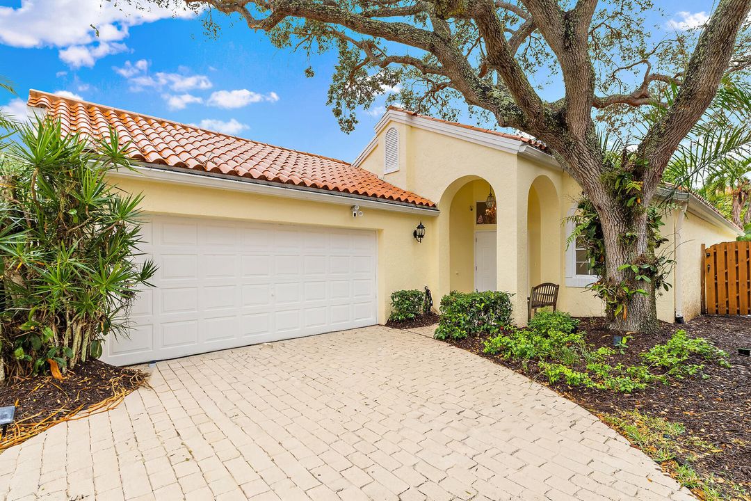 For Sale: $825,000 (3 beds, 2 baths, 1761 Square Feet)