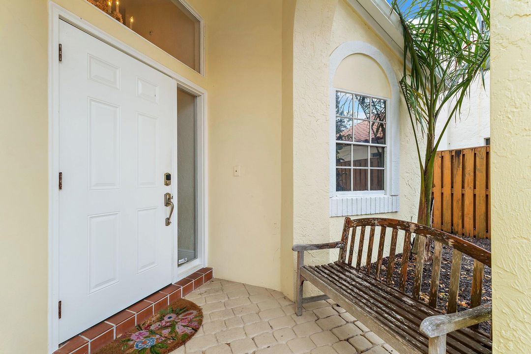 For Sale: $825,000 (3 beds, 2 baths, 1761 Square Feet)