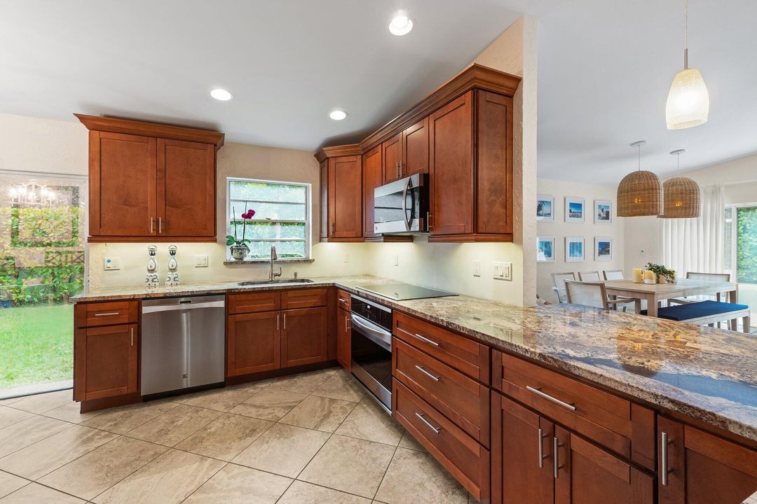 For Sale: $825,000 (3 beds, 2 baths, 1761 Square Feet)