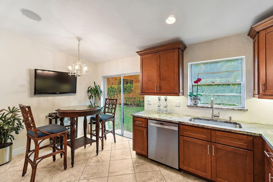 For Sale: $825,000 (3 beds, 2 baths, 1761 Square Feet)