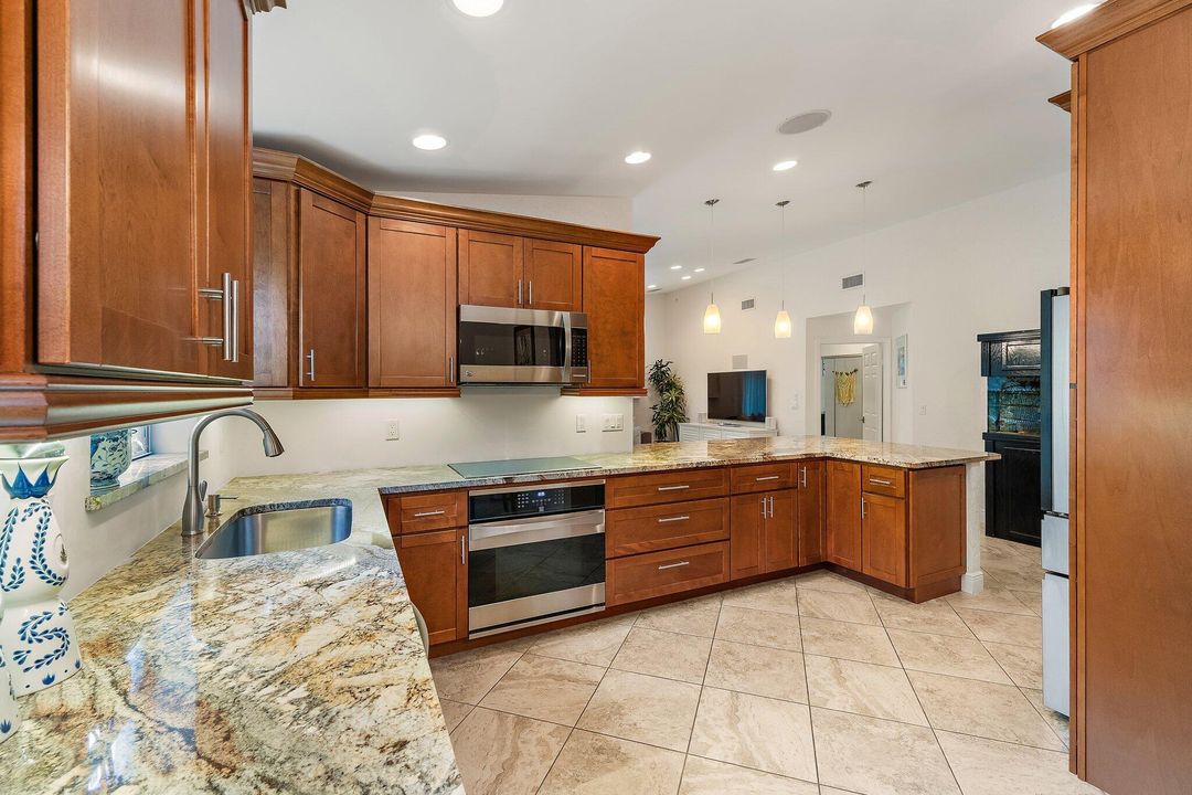 For Sale: $825,000 (3 beds, 2 baths, 1761 Square Feet)