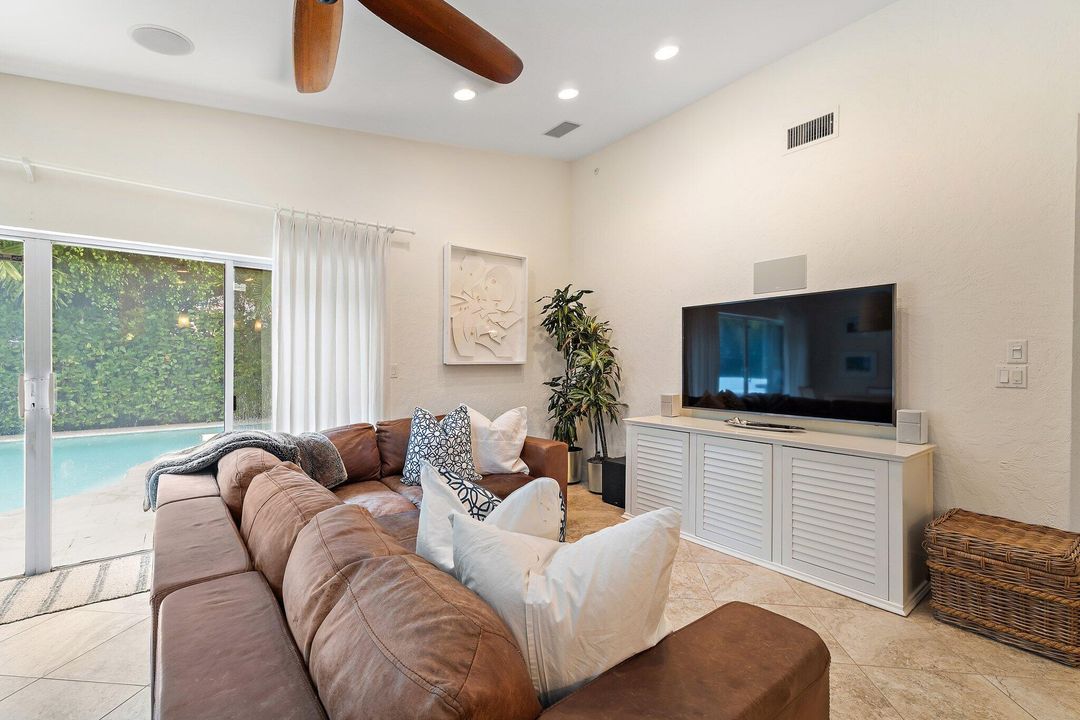 For Sale: $825,000 (3 beds, 2 baths, 1761 Square Feet)