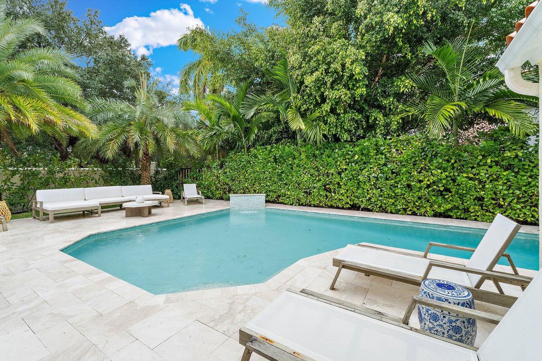 For Sale: $825,000 (3 beds, 2 baths, 1761 Square Feet)