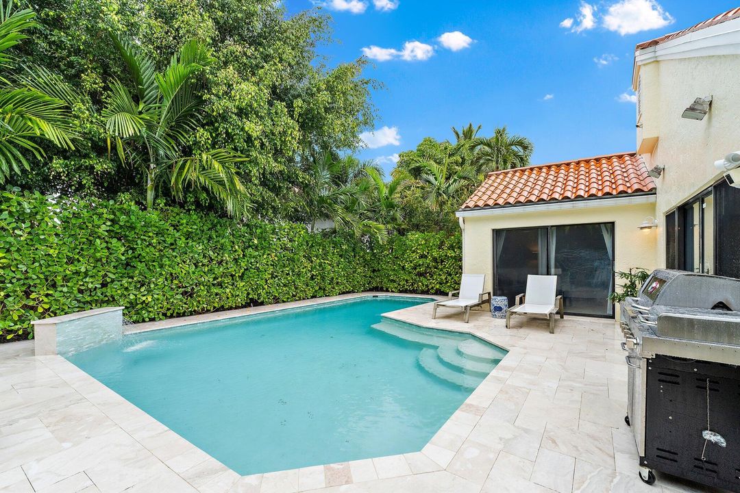 For Sale: $825,000 (3 beds, 2 baths, 1761 Square Feet)