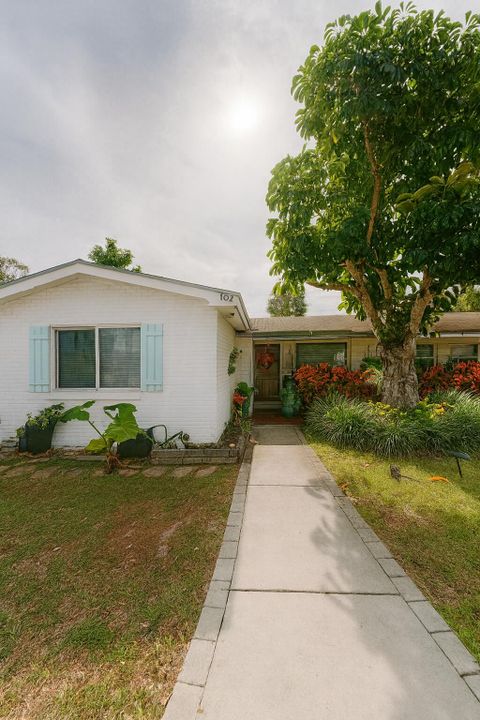 Recently Sold: $825,000 (3 beds, 2 baths, 1572 Square Feet)