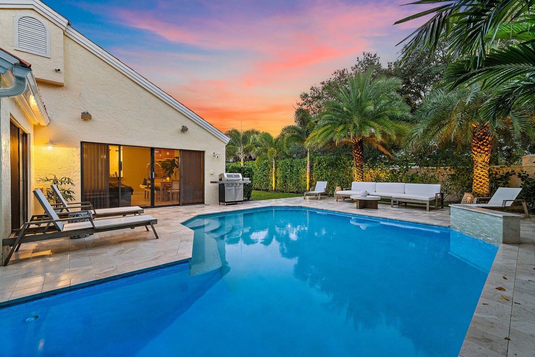 For Sale: $825,000 (3 beds, 2 baths, 1761 Square Feet)