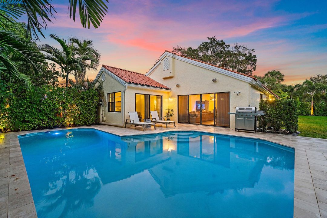 For Sale: $825,000 (3 beds, 2 baths, 1761 Square Feet)