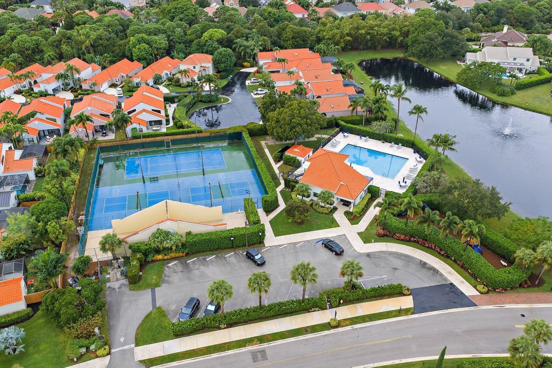 For Sale: $825,000 (3 beds, 2 baths, 1761 Square Feet)