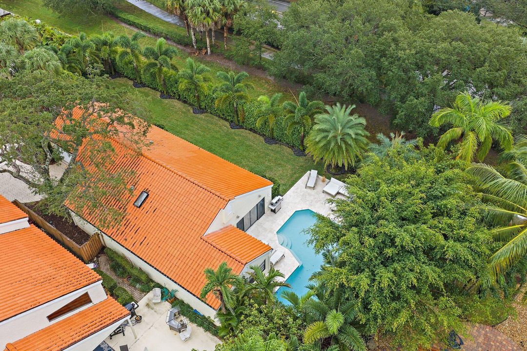 For Sale: $825,000 (3 beds, 2 baths, 1761 Square Feet)