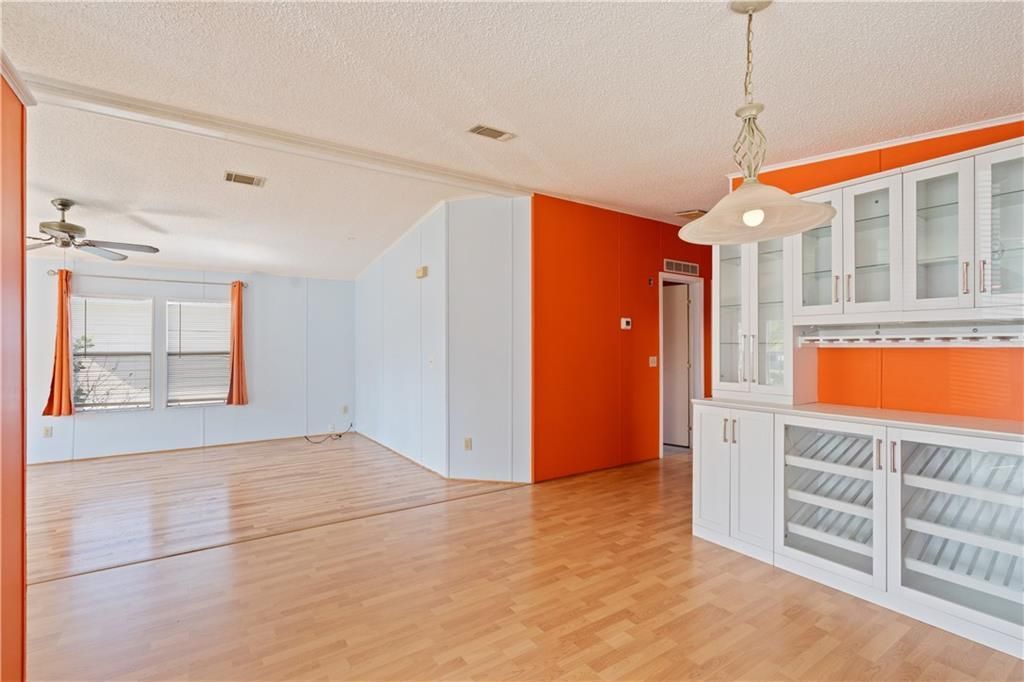 For Sale: $203,000 (2 beds, 2 baths, 1173 Square Feet)